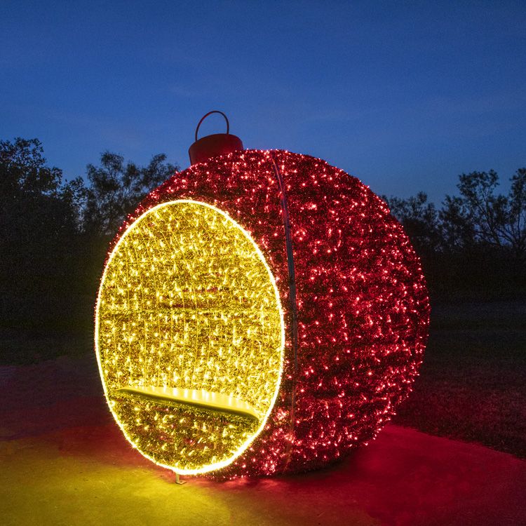 3D Christmas Ornament Photo Op